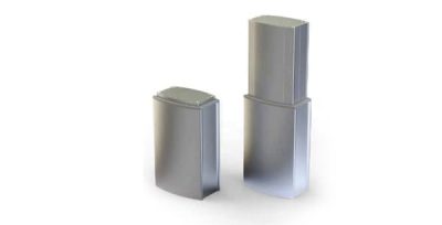 Robusta y muy estable columna telescópica para aplicaciones vistas. Perfil de sección rectangular. Accionamiento AC sin engranajes, completamente silencioso. Dimensiones y acabados configurables según necesidades. Fuerza máxima de 6.000 N. Alimentación a 100, 120, 240 VAC y 12, 24, 36 VCC. Carreras de 100 hasta 400 mm (ampliable). Velocidades de 5 hasta 30 mm/seg.